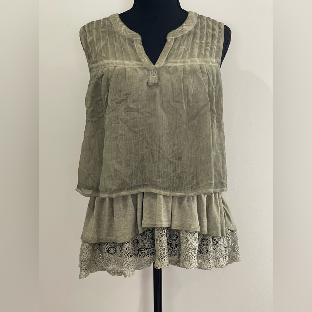 Artesia M Women's‎ Layered Green Top 339
